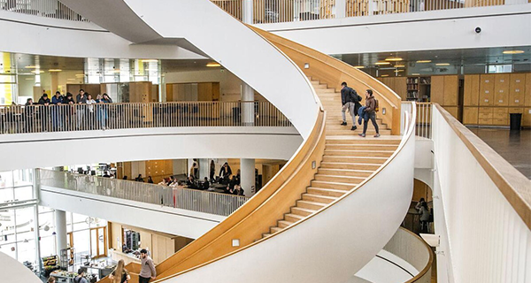 Ikoniske trappe på Ørestad Gymnasium